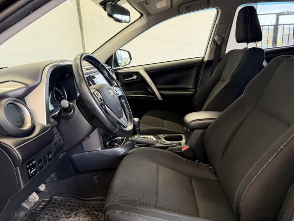 Toyota RAV4 IV (XA40) Рестайлинг с пробегом 2017 года, цена 1 770 000 рублей, 283000 км, внедорожник, Автокод Объявления