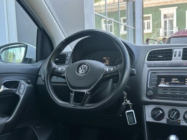 Volkswagen Polo V Рестайлинг с пробегом 2020 года, цена 1 349 000 рублей, 94000 км, седан, Автокод Объявления