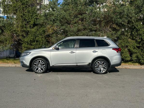 Mitsubishi Outlander III Рестайлинг 2 с пробегом 2018 года, цена 1 849 000 рублей, 174533 км, внедорожник, Автокод Объявления