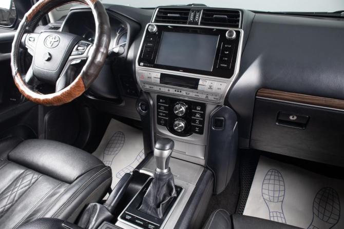 Toyota Land Cruiser Prado 150 Series Рестайлинг 2 с пробегом 2018 года, цена 3 849 000 рублей, 301378 км, внедорожник, Автокод Объявления