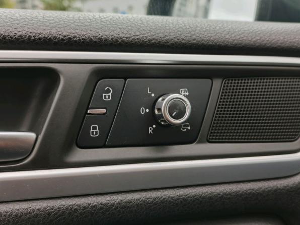 Volkswagen Touareg II с пробегом 2012 года, цена 1 700 000 рублей, 330375 км, внедорожник, Автокод Объявления