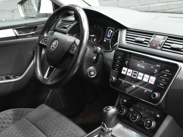 Skoda Superb III Рестайлинг с пробегом 2019 года, цена 2 900 000 рублей, 91607 км, лифтбек, Автокод Объявления