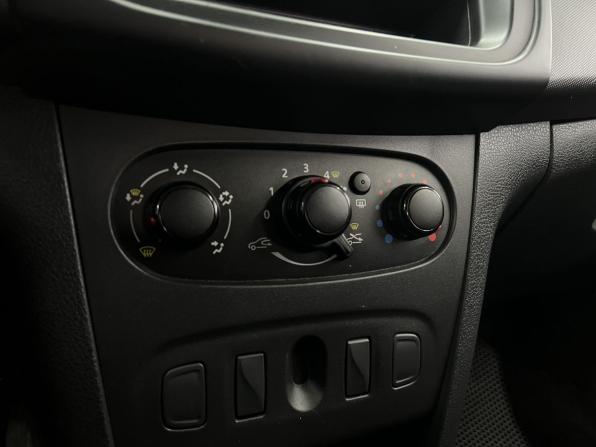 Renault Sandero II Рестайлинг с пробегом 2018 года, цена 829 000 рублей, 101873 км, хэтчбек, Автокод Объявления