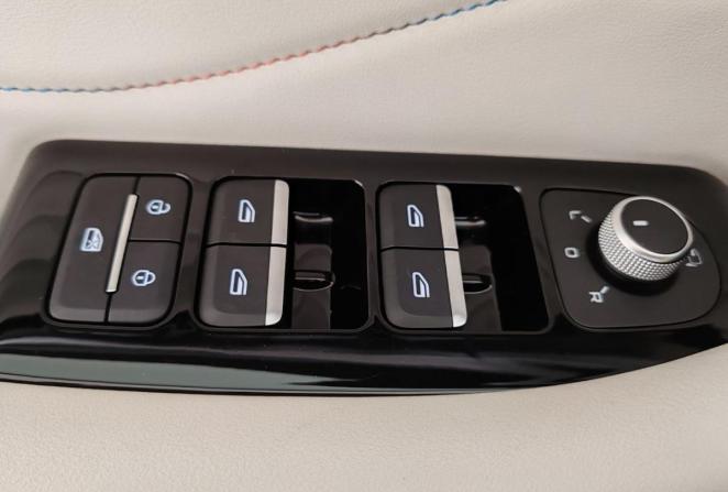 Geely Monjaro I с пробегом 2023 года, цена 3 100 000 рублей, 24345 км, внедорожник, Автокод Объявления
