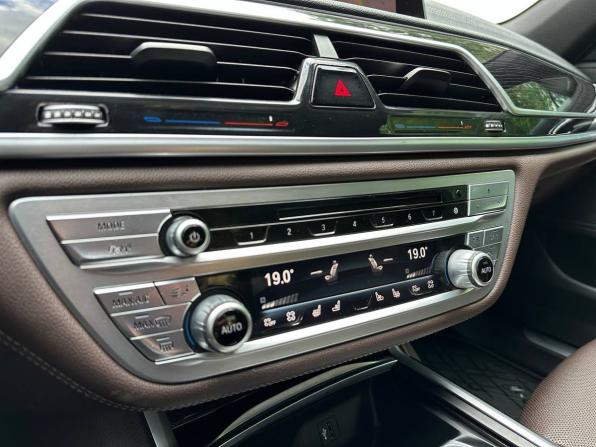 BMW 7 серии VI (G11/G12) с пробегом 2018 года, цена 4 100 000 рублей, 172265 км, седан, Автокод Объявления