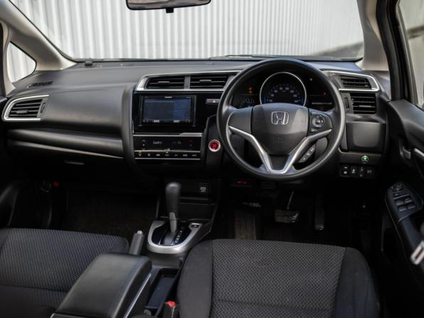 Honda Fit III Рестайлинг с пробегом 2018 года, цена 1 129 000 рублей, 156004 км, хэтчбек, Автокод Объявления