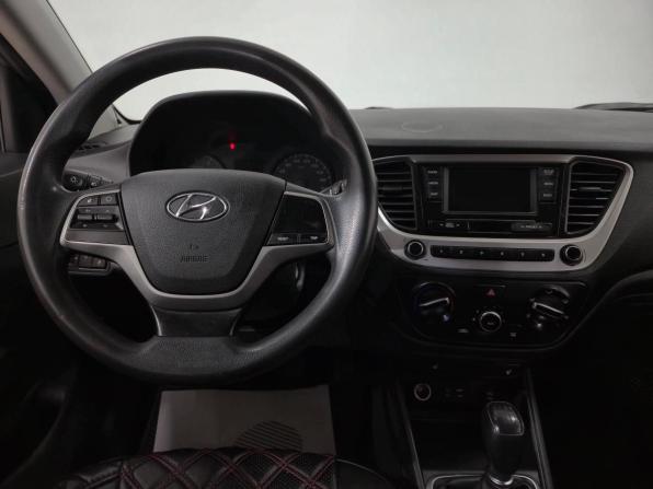 Hyundai Solaris II с пробегом 2017 года, цена 895 000 рублей, 245617 км, седан, Автокод Объявления