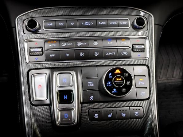 Hyundai Santa Fe IV Рестайлинг с пробегом 2022 года, цена 4 400 000 рублей, 41762 км, внедорожник, Автокод Объявления