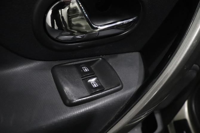 Renault Logan II Рестайлинг с пробегом 2019 года, цена 976 000 рублей, 118789 км, седан, Автокод Объявления
