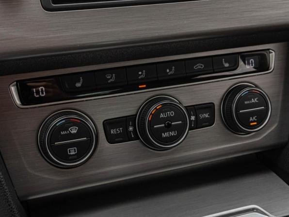 Volkswagen Passat B8 с пробегом 2016 года, цена 1 928 000 рублей, 155991 км, седан, Автокод Объявления