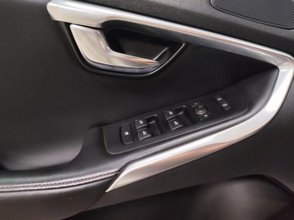 Volvo V40 Cross Country I Рестайлинг с пробегом 2017 года, цена 1 499 000 рублей, 145271 км, хэтчбек, Автокод Объявления