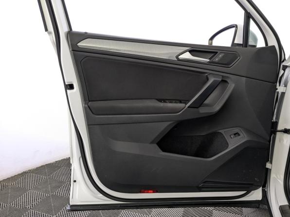 Volkswagen Tiguan II Рестайлинг с пробегом 2021 года, цена 3 630 000 рублей, 51800 км, внедорожник, Автокод Объявления