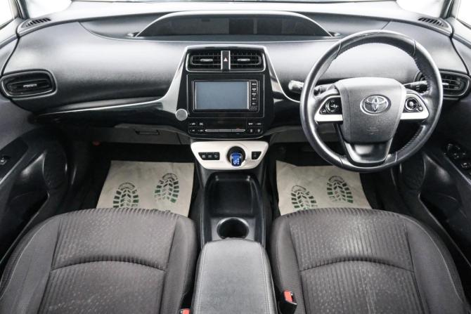 Toyota Prius IV (XW50) с пробегом 2018 года, цена 1 699 000 рублей, 171700 км, лифтбек, Автокод Объявления