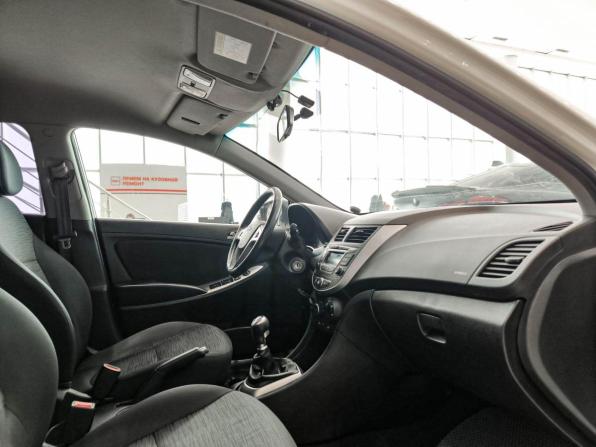 Hyundai Solaris I Рестайлинг с пробегом 2015 года, цена 899 000 рублей, 135180 км, седан, Автокод Объявления