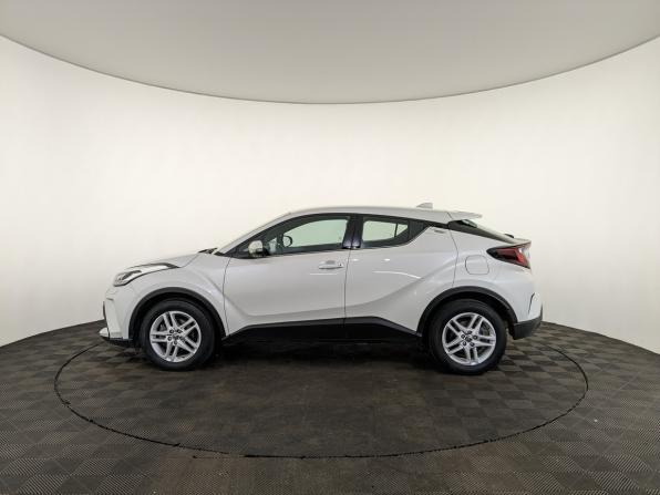 Toyota C-HR I Рестайлинг с пробегом 2021 года, цена 2 740 000 рублей, 54712 км, внедорожник, Автокод Объявления