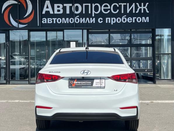 Hyundai Solaris II с пробегом 2018 года, цена 990 000 рублей, 121007 км, седан, Автокод Объявления