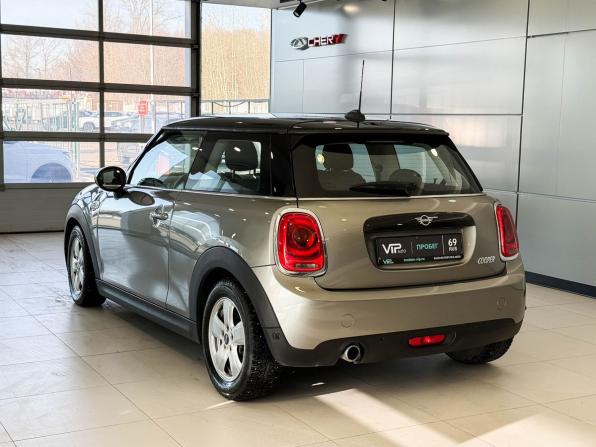 Mini Hatch III (F55/F56) Рестайлинг с пробегом 2019 года, цена 1 747 000 рублей, 48076 км, хэтчбек, Автокод Объявления