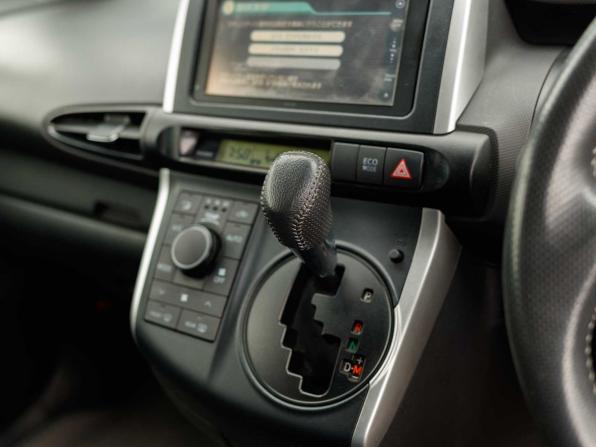 Toyota Wish II с пробегом 2011 года, цена 1 355 000 рублей, 237456 км, минивэн, Автокод Объявления