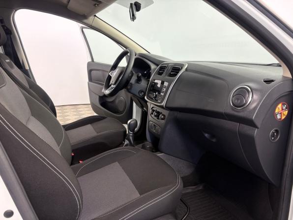 Renault Logan II Рестайлинг с пробегом 2022 года, цена 1 440 000 рублей, 56129 км, седан, Автокод Объявления