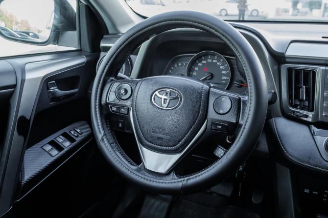 Toyota RAV4 IV (XA40) Рестайлинг с пробегом 2015 года, цена 1 682 000 рублей, 235000 км, внедорожник, Автокод Объявления