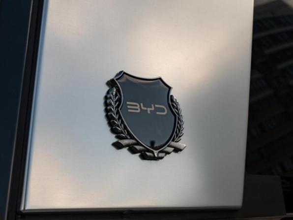 BYD Xia (M9) с пробегом 2025 года, цена 5 860 000 рублей, 356 км, минивэн, Автокод Объявления