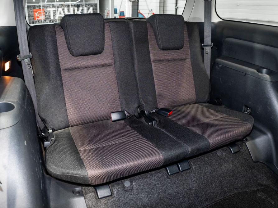 Toyota Wish I Рестайлинг Чита  - изображение 5