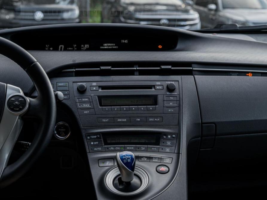 Toyota Prius III (XW30) Санкт-Петербург  - изображение 8