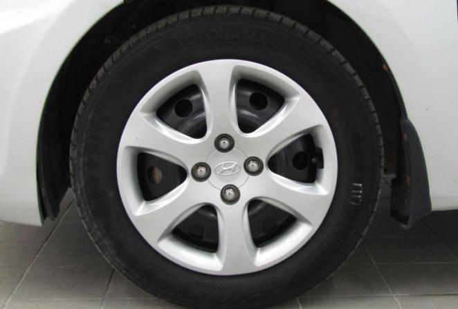 Hyundai Solaris I с пробегом 2014 года, цена 950 000 рублей, 131544 км, хэтчбек, Автокод Объявления