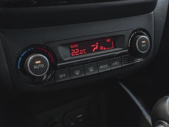 Kia Rio III Рестайлинг с пробегом 2015 года, цена 1 240 000 рублей, 86674 км, седан, Автокод Объявления