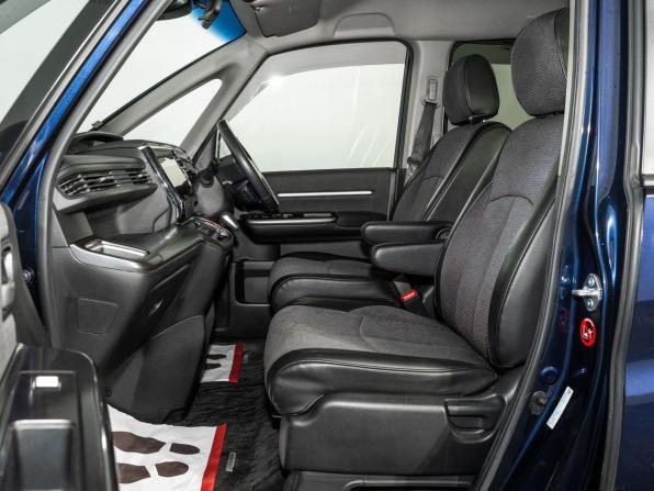 Honda Stepwgn V Рестайлинг с пробегом 2018 года, цена 2 320 000 рублей, 89436 км, минивэн, Автокод Объявления