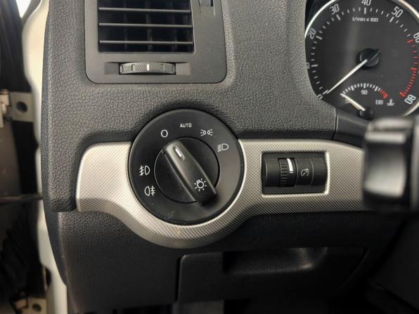 Skoda Octavia II (A5) Рестайлинг с пробегом 2012 года, цена 695 000 рублей, 317875 км, лифтбек, Автокод Объявления