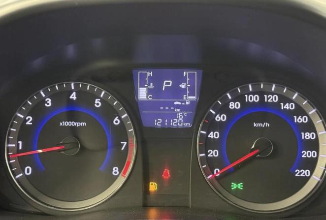 Hyundai Solaris I Рестайлинг с пробегом 2015 года, цена 1 050 000 рублей, 121120 км, седан, Автокод Объявления