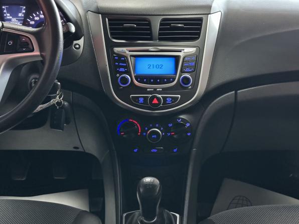 Hyundai Solaris I с пробегом 2013 года, цена 699 000 рублей, 172356 км, седан, Автокод Объявления