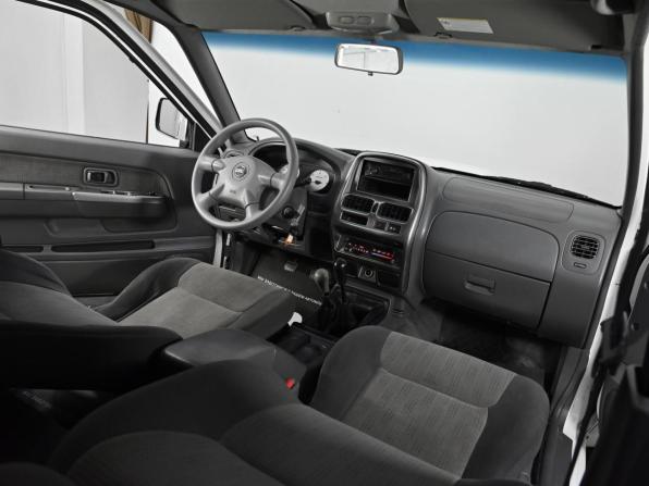 Nissan NP300 с пробегом 2014 года, цена 1 149 000 рублей, 158000 км, offers.body_type.unknown, Автокод Объявления