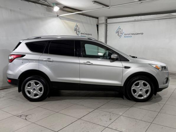 Ford Kuga II Рестайлинг с пробегом 2017 года, цена 1 799 800 рублей, 77000 км, внедорожник, Автокод Объявления