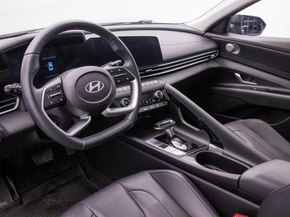 Hyundai Elantra VII (CN7) Рестайлинг с пробегом 2024 года, цена 2 239 000 рублей, 13078 км, седан, Автокод Объявления