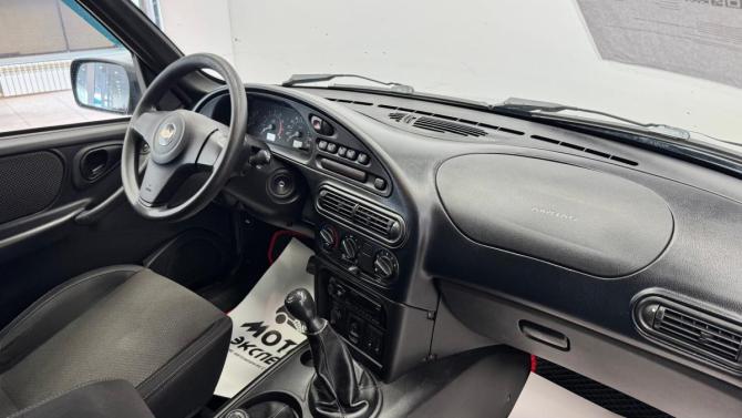 Chevrolet Niva I Рестайлинг с пробегом 2017 года, цена 690 000 рублей, 110267 км, внедорожник, Автокод Объявления