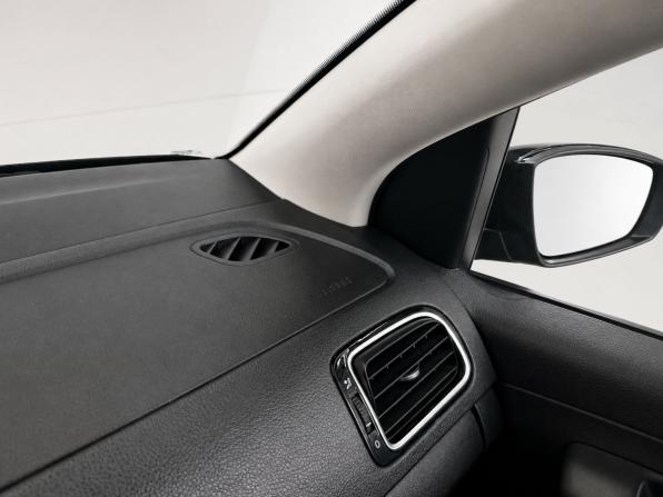 Volkswagen Polo V Рестайлинг с пробегом 2018 года, цена 1 329 000 рублей, 112000 км, седан, Автокод Объявления