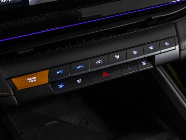 Changan UNI-V I с пробегом 2023 года, цена 2 319 000 рублей, 12360 км, лифтбек, Автокод Объявления
