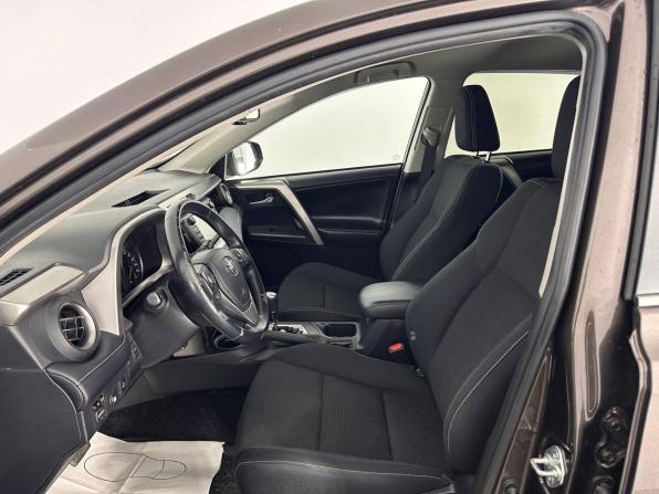 Toyota RAV4 IV (XA40) Рестайлинг с пробегом 2018 года, цена 2 228 200 рублей, 171842 км, внедорожник, Автокод Объявления