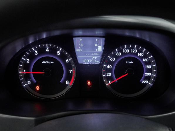 Hyundai Solaris I Рестайлинг с пробегом 2015 года, цена 907 000 рублей, 108742 км, седан, Автокод Объявления