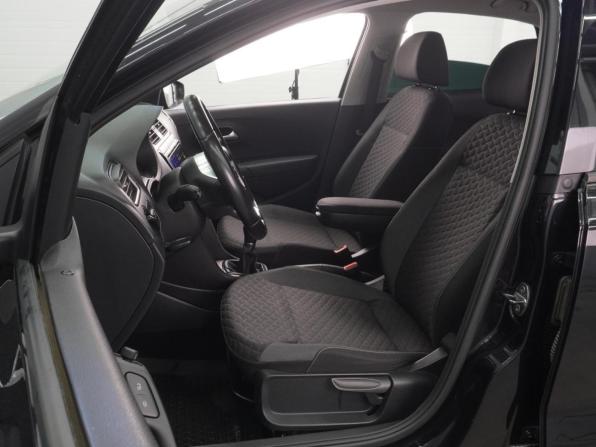 Volkswagen Polo V Рестайлинг с пробегом 2018 года, цена 1 484 000 рублей, 113793 км, седан, Автокод Объявления