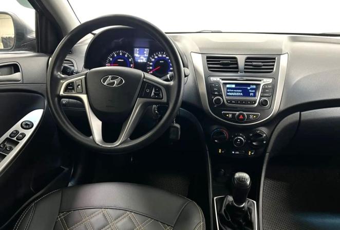 Hyundai Solaris I с пробегом 2014 года, цена 830 000 рублей, 172403 км, седан, Автокод Объявления
