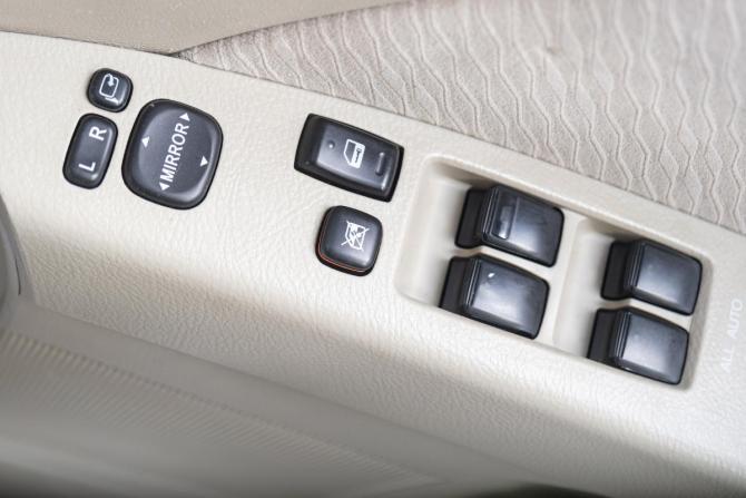 Toyota ISis I Рестайлинг с пробегом 2009 года, цена 1 229 000 рублей, 135000 км, компактвэн, Автокод Объявления