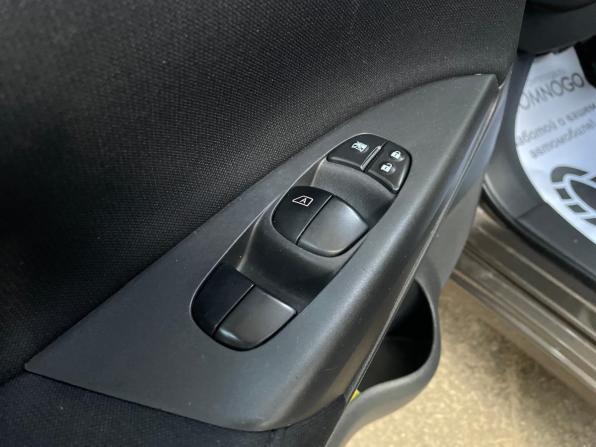 Nissan Tiida II с пробегом 2015 года, цена 980 000 рублей, 182587 км, хэтчбек, Автокод Объявления