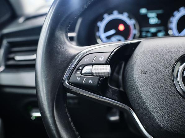 Skoda Rapid II с пробегом 2021 года, цена 1 492 000 рублей, 121420 км, лифтбек, Автокод Объявления