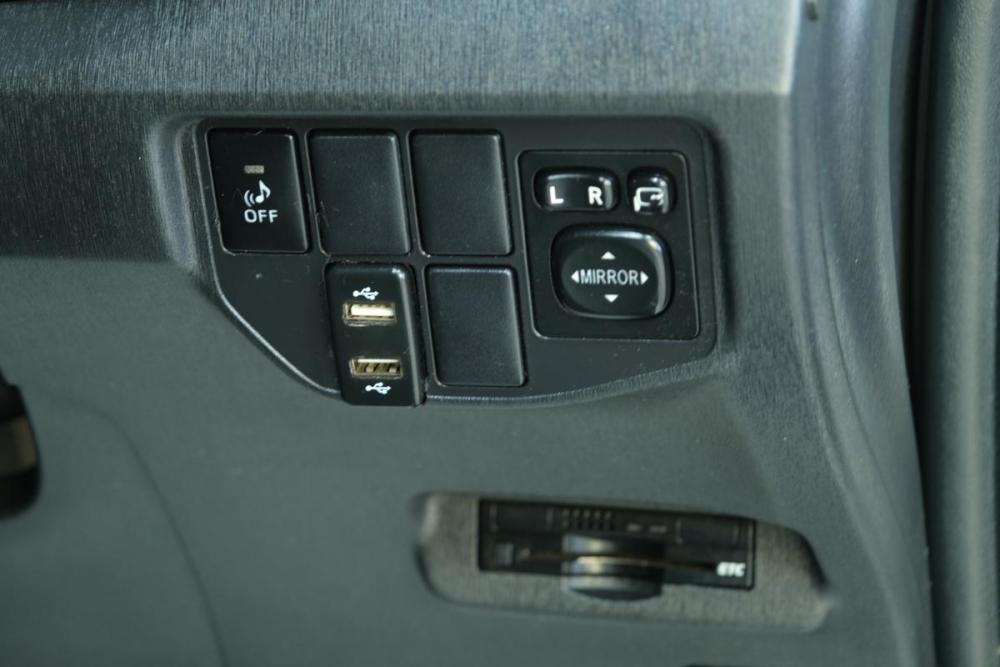 Toyota Prius III Рестайлинг (XW30) Омск  - изображение 10