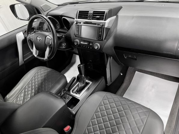 Toyota Land Cruiser Prado 150 Series Рестайлинг 1 с пробегом 2015 года, цена 3 295 000 рублей, 273103 км, внедорожник, Автокод Объявления