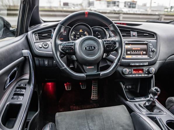 Kia Ceed GT I Рестайлинг с пробегом 2015 года, цена 1 339 000 рублей, 208046 км, хэтчбек, Автокод Объявления