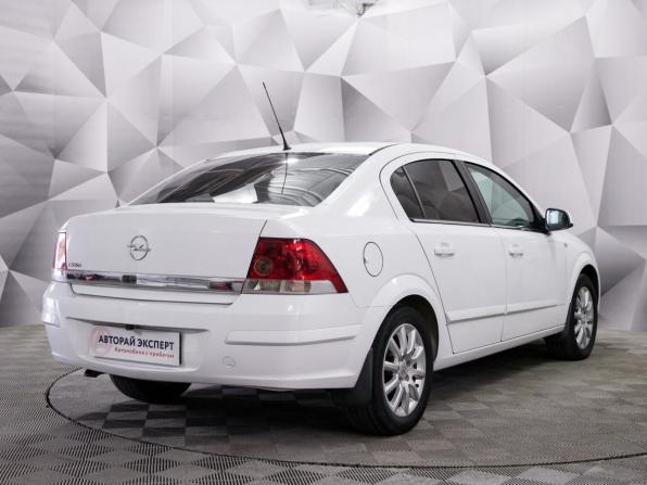 Opel Astra H Рестайлинг с пробегом 2013 года, цена 615 000 рублей, 214500 км, седан, Автокод Объявления